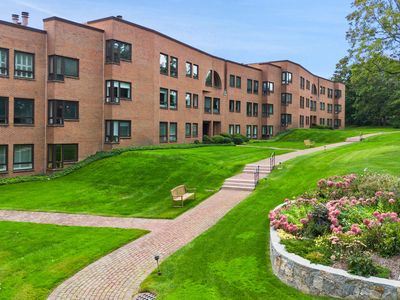 1 Milbank Ave APT 1F, Greenwich, CT, 06830