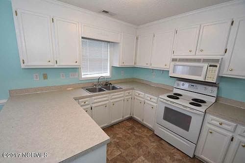 4th image of 3951 Sterling Pointe Drive #0003