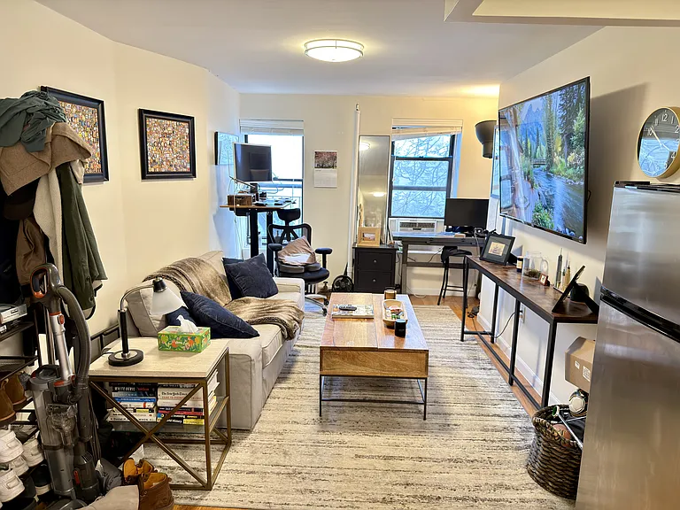 320 E 6th St #10 — Photo 3