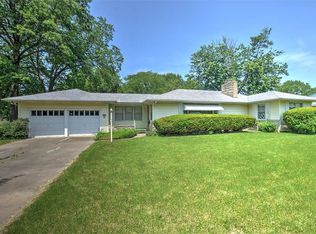 22 E North Court Dr, Decatur, IL 62526