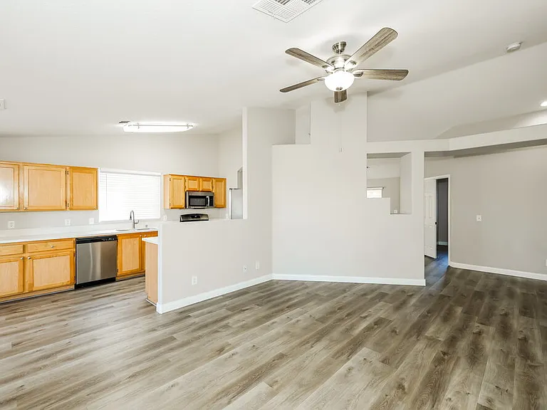 406 Aloha Dr — Photo 9