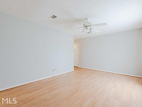 3rd image of 1736 N Highpoint Dr