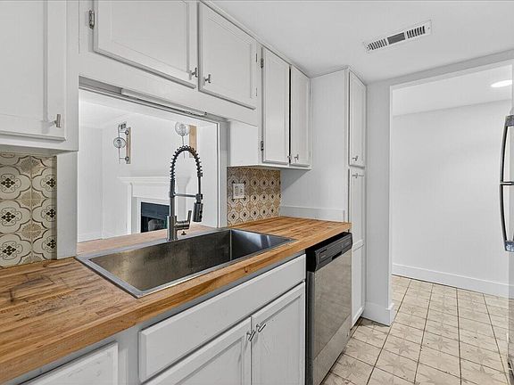 5th image of 104 Peacock Pl