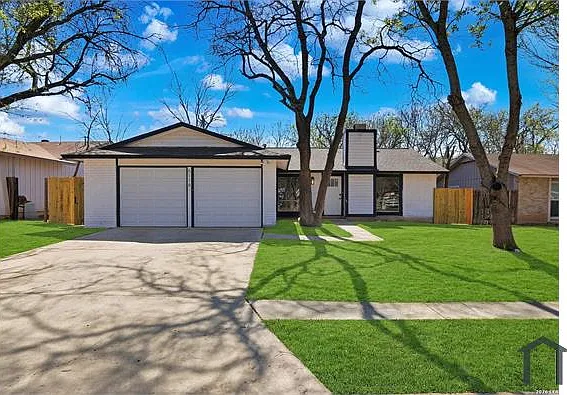 4 bed, 1440 sqft, $2,180 — Photo 2