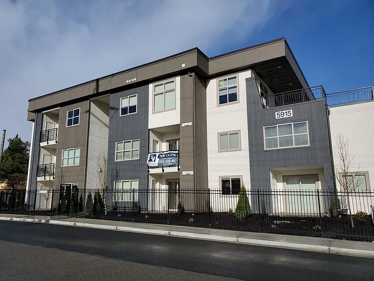 5915 Lake Grove St SW — Photo 18