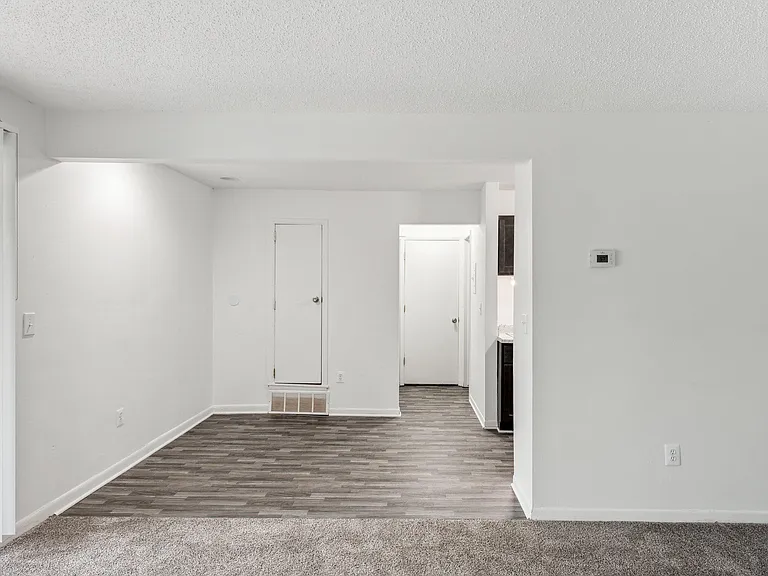 Kimberly Club Apartments — Photo 25