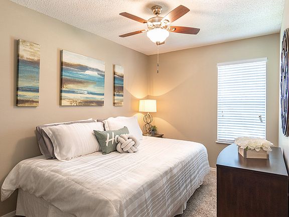 3rd image of 1900 SE Hillmoor Dr #9