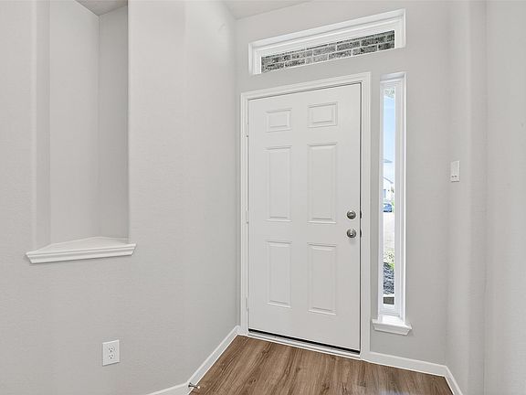 5th image of 2123 Spring Hollow Dr