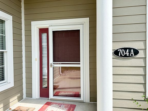 3rd image of 704A Arbor Pkwy