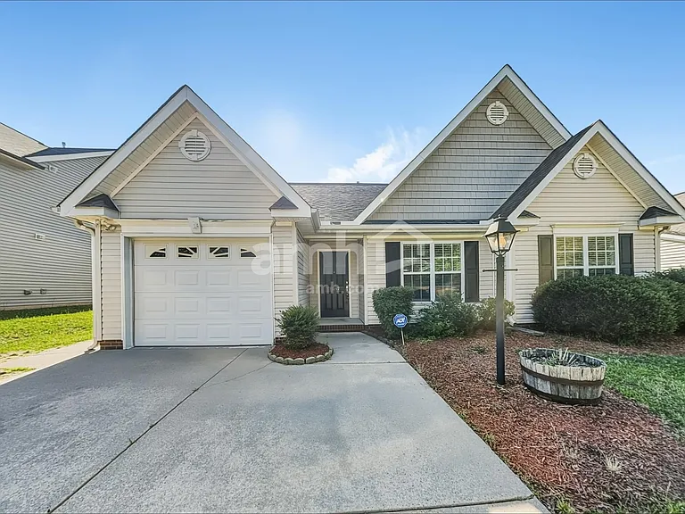 1867 Longmont Dr — Photo 1