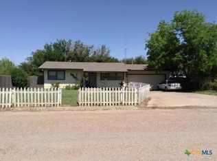 105 Nicholson Ave, Kress, TX 79052