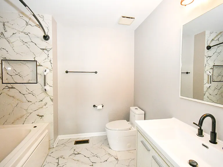 121 Cammeron Ct — Photo 23