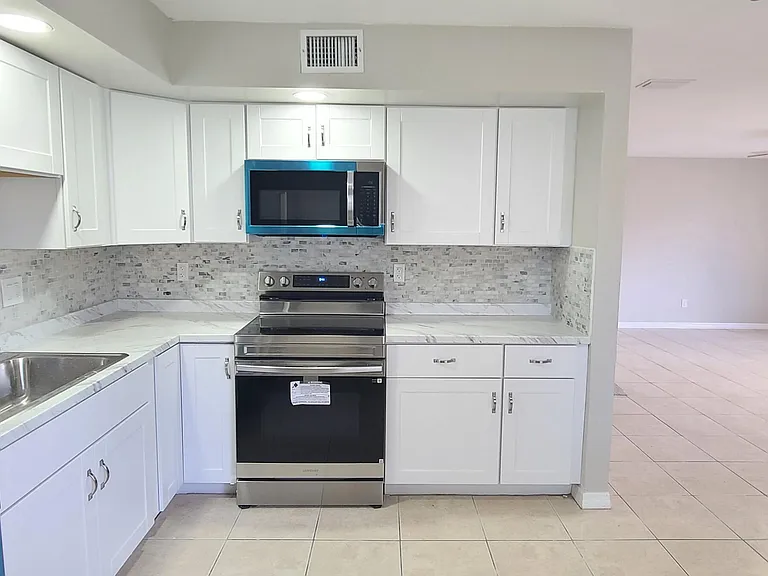 2118 Oak Meadow Cir — Photo 7