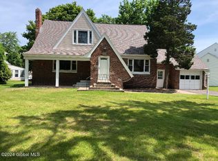 27 Mayflower Dr, Schenectady, NY 12306