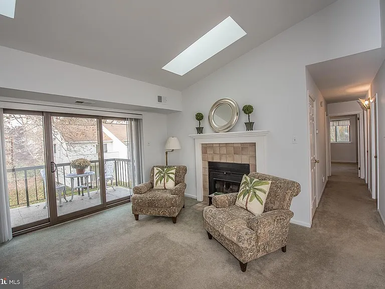 36 Le Forge Ct — Photo 2