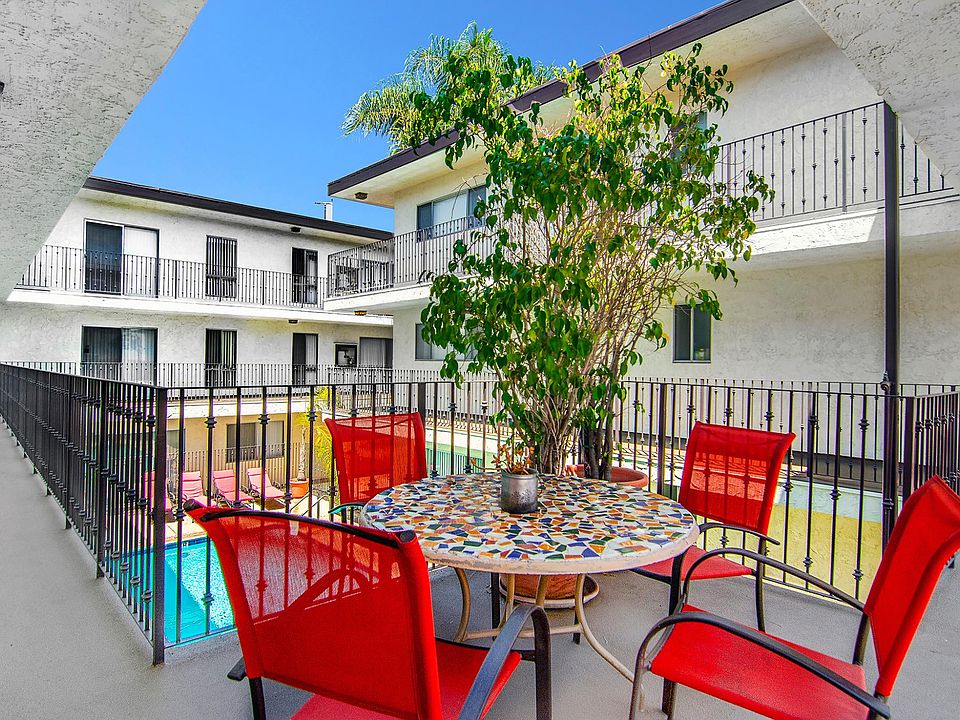 1st image of 5425 Zelzah Ave APT 3