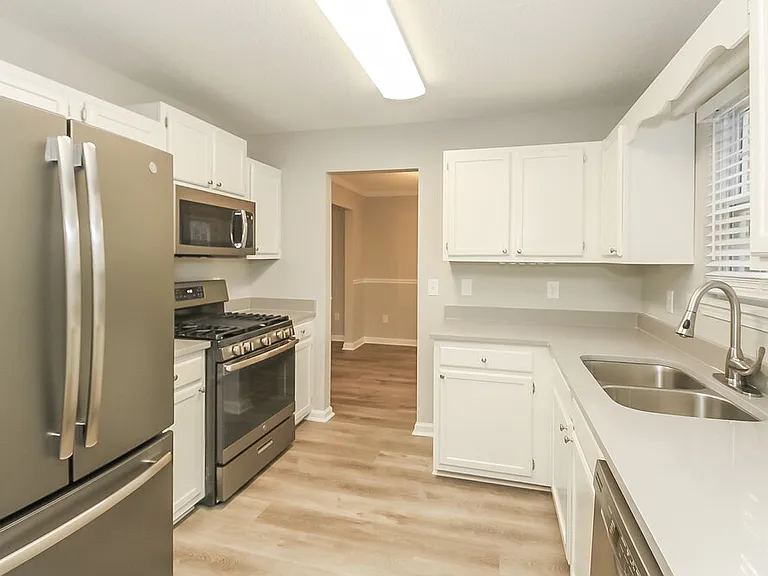 4379 Yellow Rose Dr — Photo 10