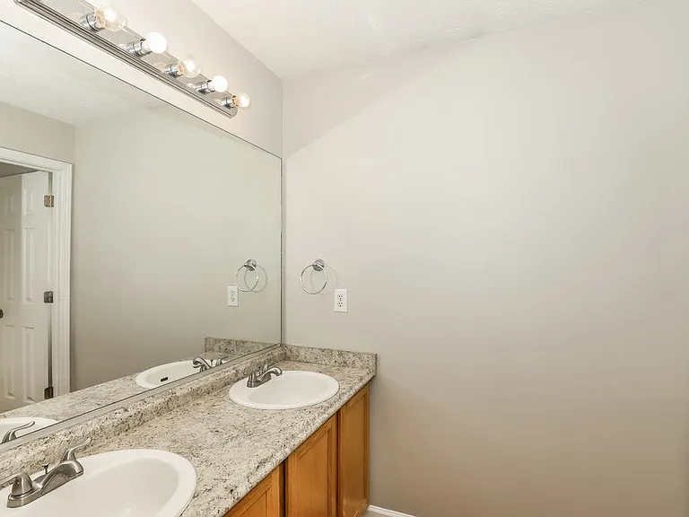 416 Heathcliff Ct — Photo 15