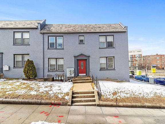 2nd image of 1150 17th St NE APT 4