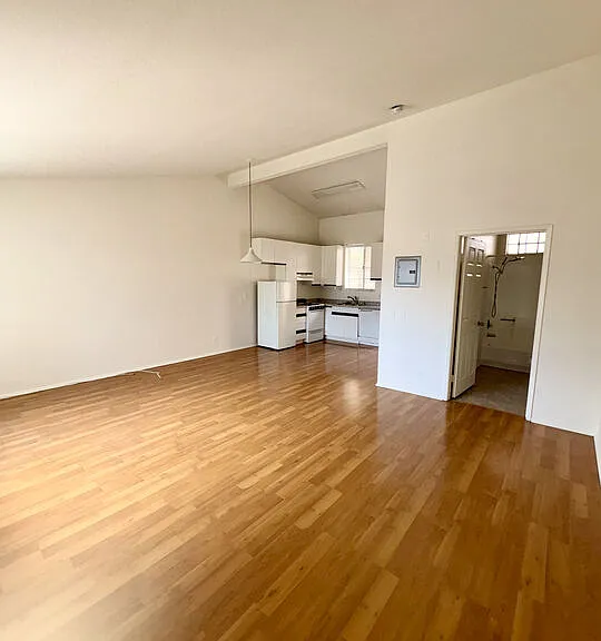 1221 Seward St #205 — Photo 2
