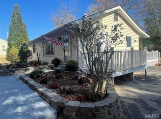 13 E Meadow Ln, Ballwin, MO 63021