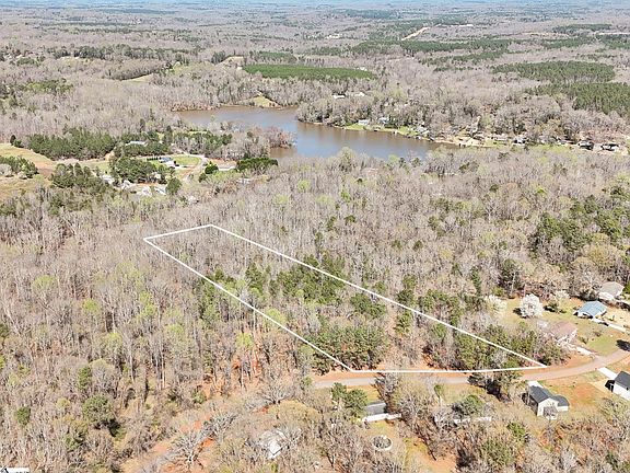 2nd image of 8 Guest Cir