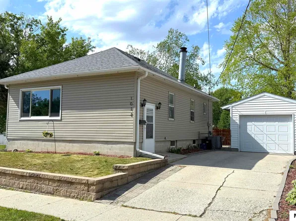 1012 8th St SW, Mason City, IA 50401