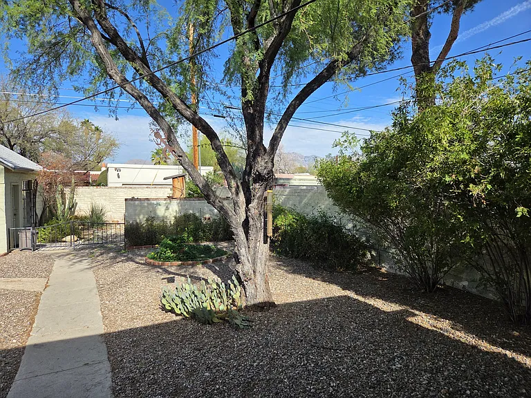 2501 E Drachman St — Photo 25