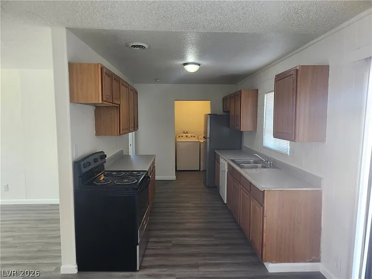 2700 Basswood Ave — Photo 4