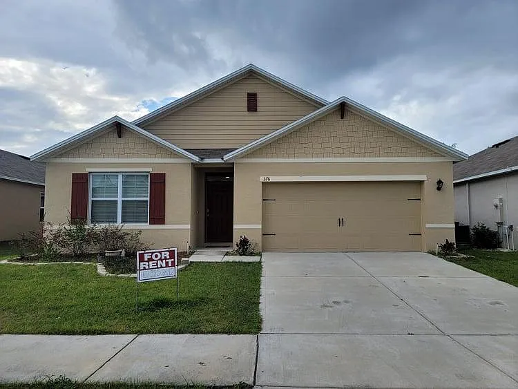 4 bed, 1851 sqft, $2,300 — Photo 4