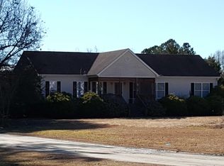 27 Moores Ln, Washington, NC 27889