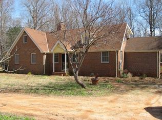 1961 Crabapple Hollow Rd, Hull, GA 30646