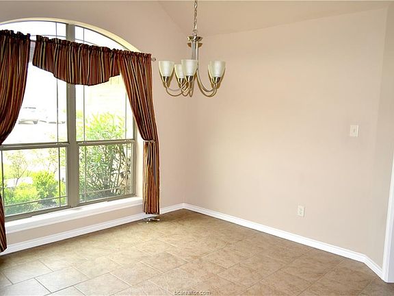4th image of 926 Crystal Dove Ave