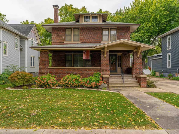 131 9th St, Lincoln, IL 62656