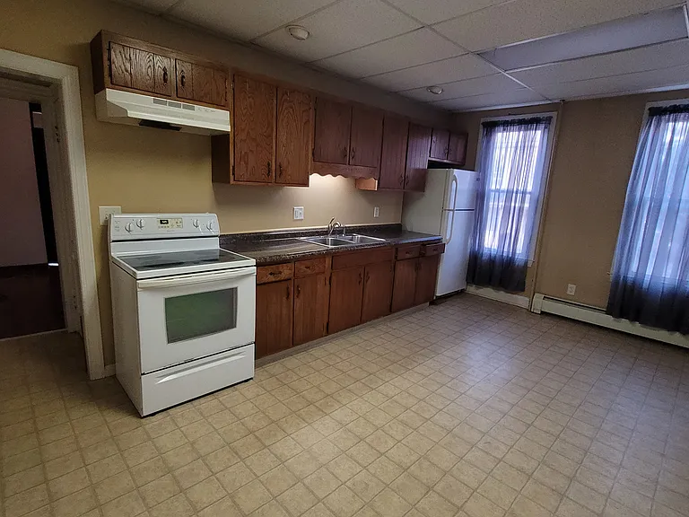 227 Pleasant St #1 — Photo 6