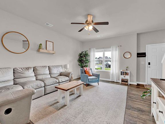 4th image of 378 Andrew Ln