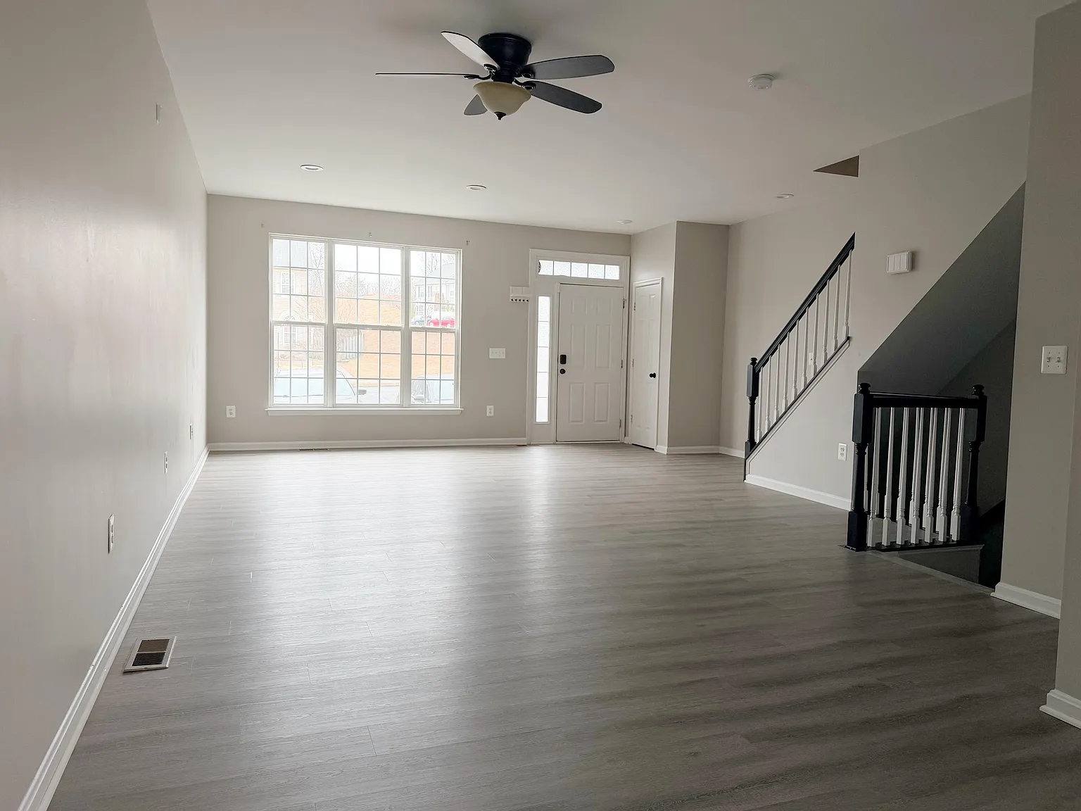 4 bed, 3.5 bath, 2742 sqft, $3,400 — Photo 4