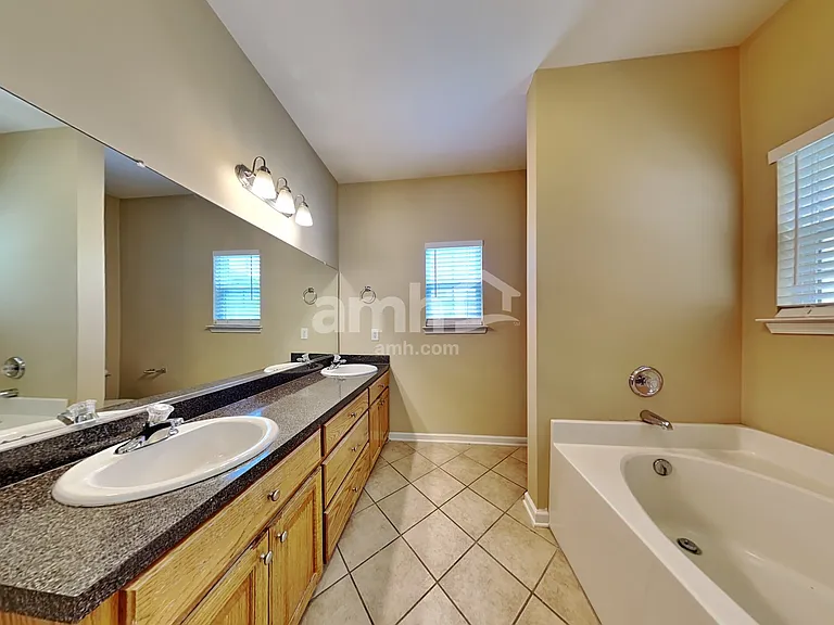 7745 Fayetteville Rd — Photo 10