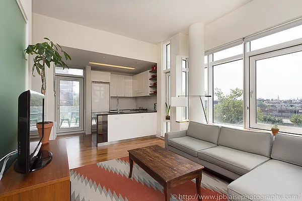 Rented by Luminous Realty | media 43