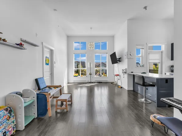 15138 34th Ave #425, Surrey, BC V3Z 0Y5