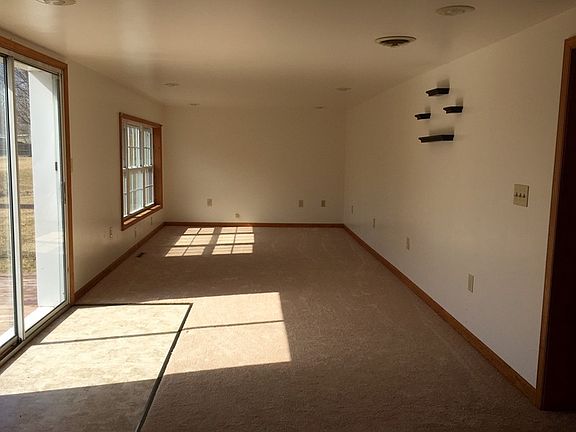 2nd image of 206 Seeley St