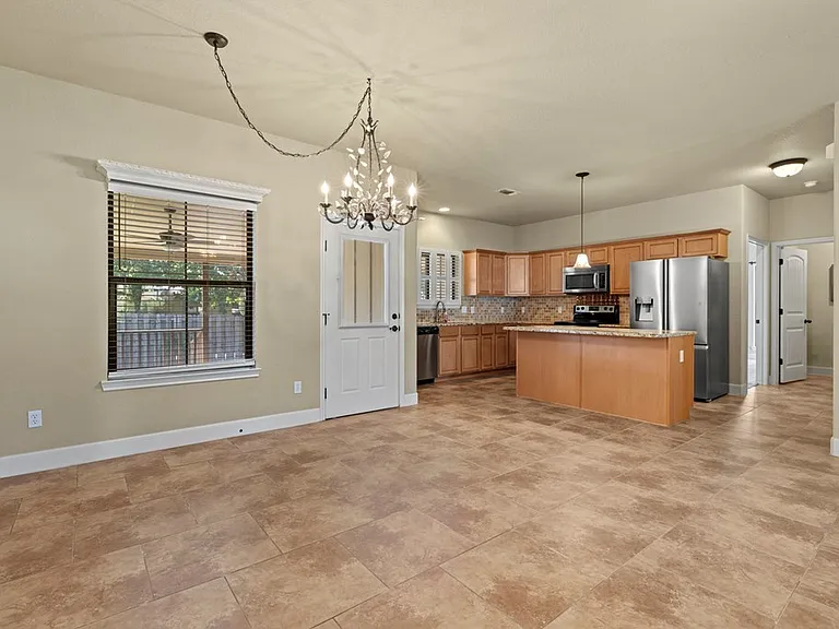 713 Englemann Oak Dr — Photo 6