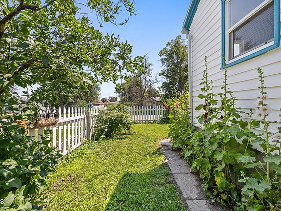 5th image of 820 4th St W