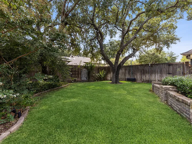 1428 Chatsworth Ln — Photo 25