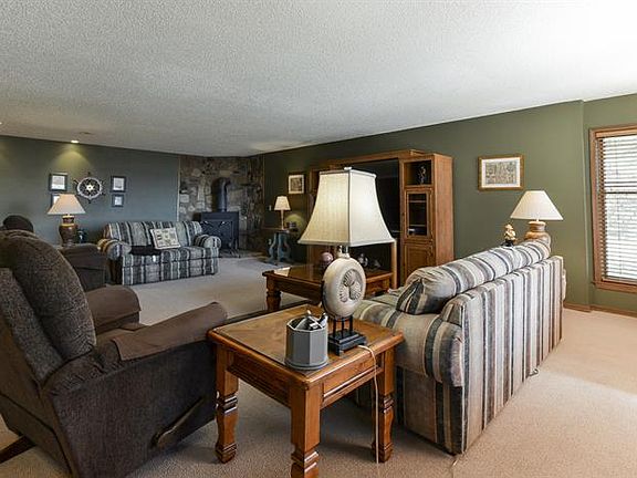 5th image of 15 Greenview Dr