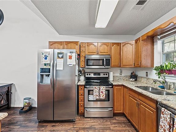 4th image of 1799 Wayside Rd