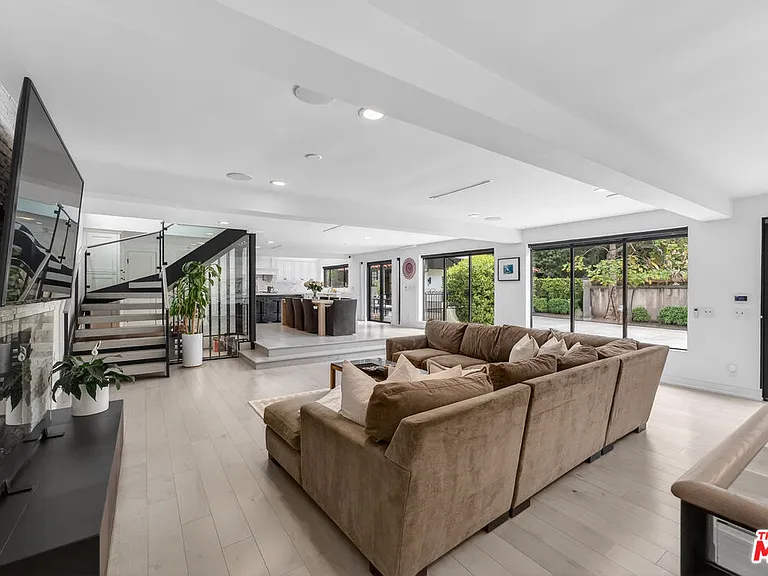 760 S San Rafael Ave — Photo 24
