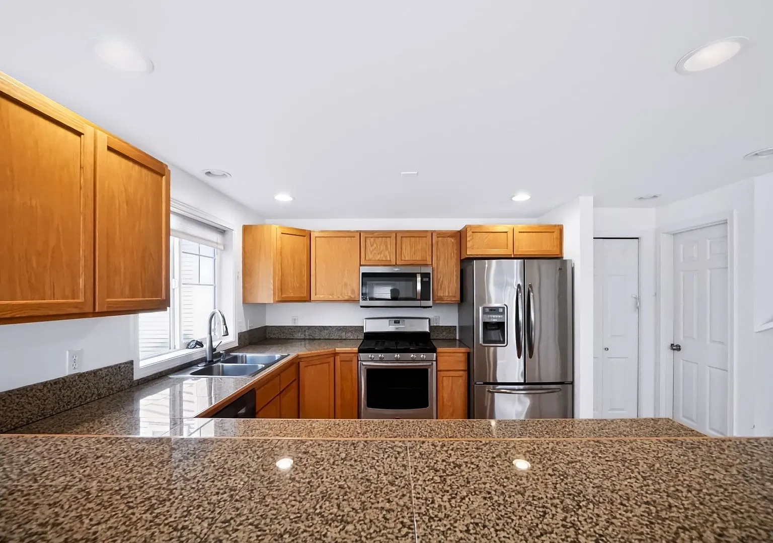 Modern 3-Bedroom Home with Garage, A/C & Fenced Backyard in North Seattle! — Photo 2