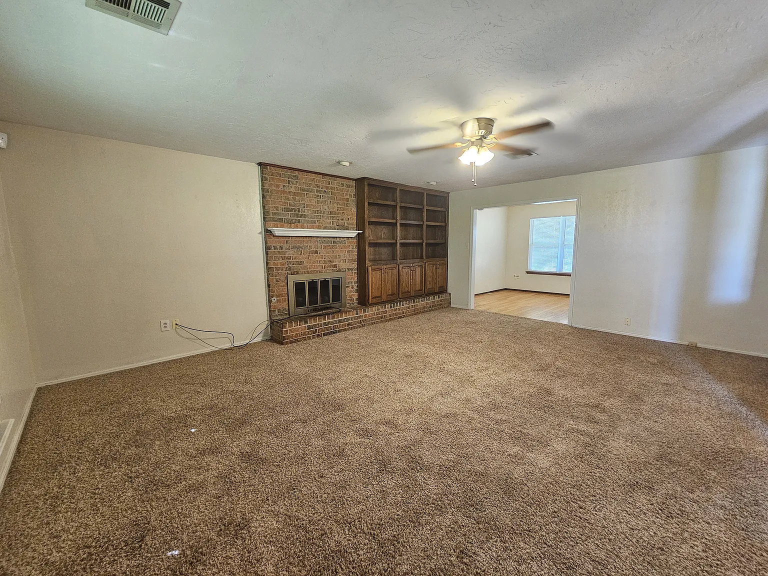 3 bed, 2.5 bath, 1750 sqft, $1,500 — Photo 3