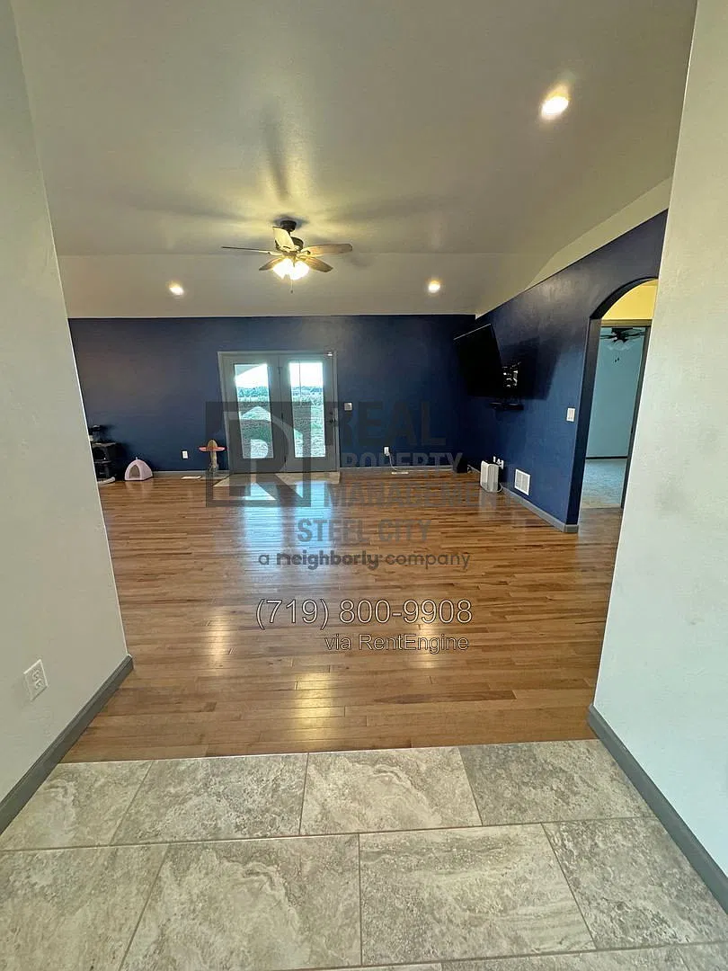 3 bed, 2.0 bath, 1782 sqft, $2,400 — Photo 2
